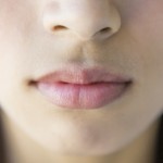 唇がガサガサに荒れる原因と治らない時の3つの対策法とは？