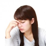 目の痙攣が止まらない原因は？【寝不足やストレスには注意！】